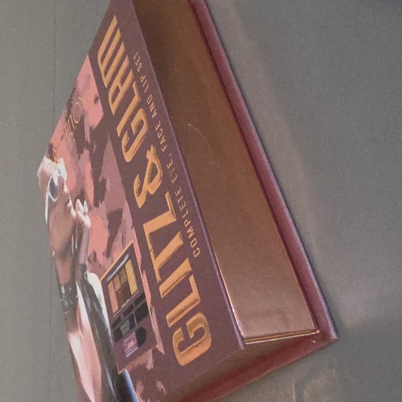 PARUS HILTON NEW Glitz & Glam Complete Eye, Face, And Lip Set - Picture 10 of 10